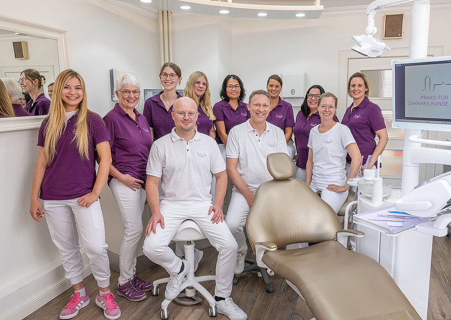 Foto vom Team der Praxis Dr. Saul